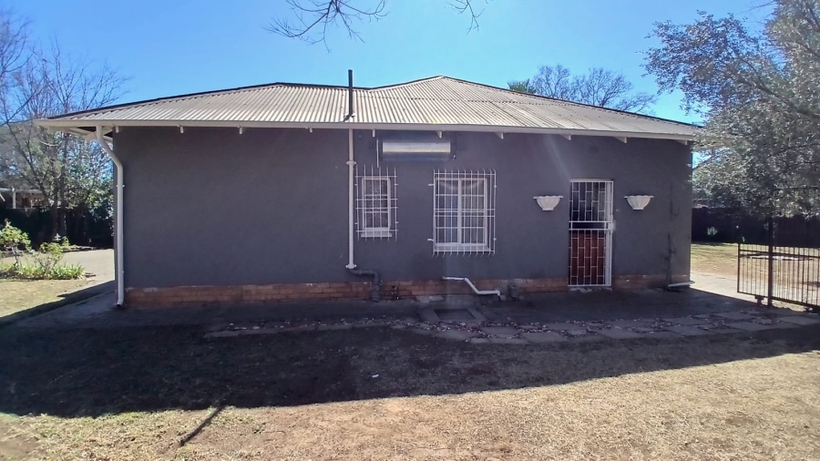 5 Bedroom Property for Sale in Park West Free State